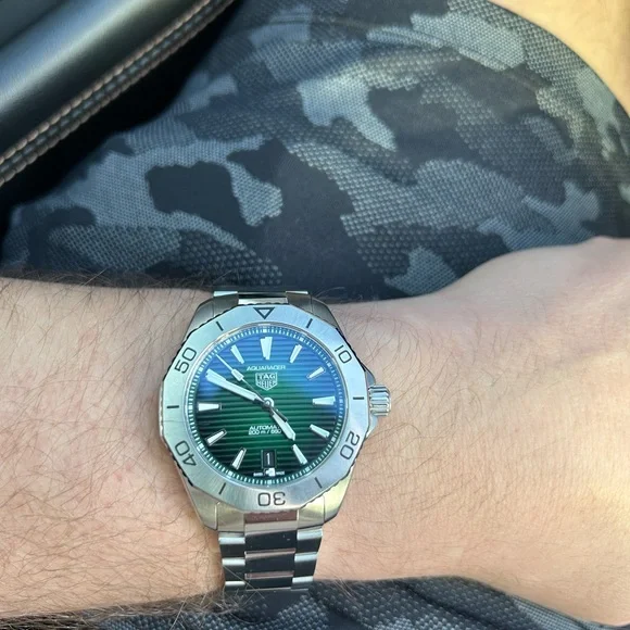 Tag Heuer Aquaracer with Green and Silver Tones - Picture 2 of 6